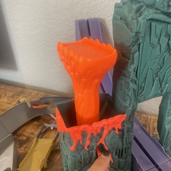 2003 Hot Wheels Tiki Torcher Replacement PARTS Buildings, Tracks Parts Only - Picture 8 of 8